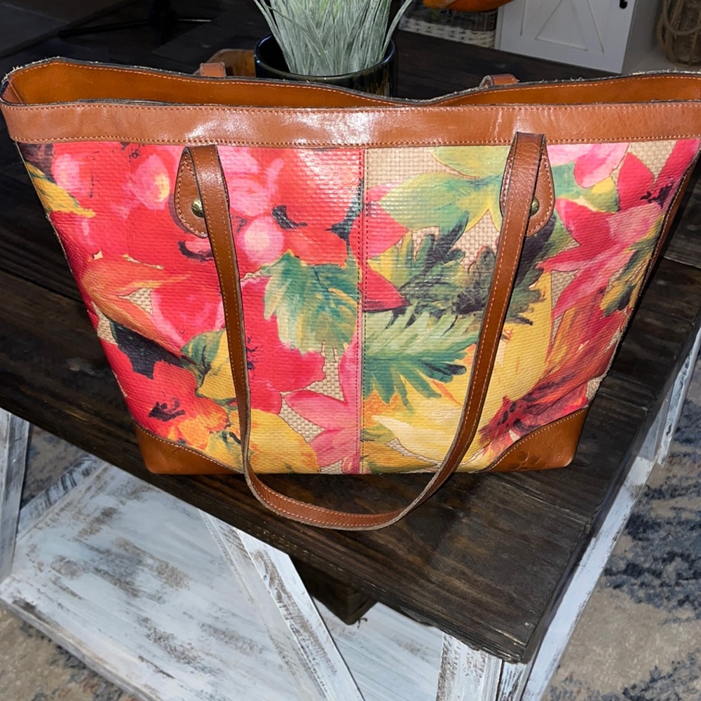 💕LIKE NEW Patricia Nash Handbag!!